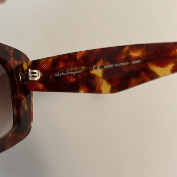 NEW Salvatore Ferragamo SF1024S 609 Red Havana Sunglasses w/Brown Gradient Lens - Picture 8 of 11